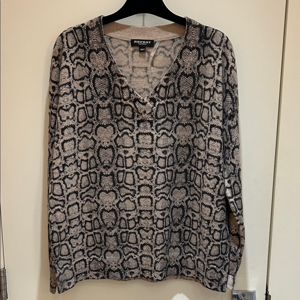 V-Neck Snake Print Cashmere Sweater -l